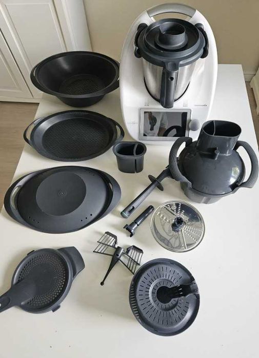 Thermomix TM6 z maszynką do krojenia i osłoną noża