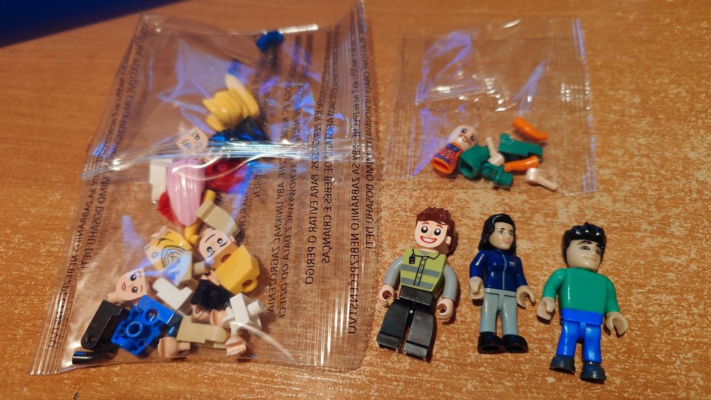Minifigurki    NIE LEGO
