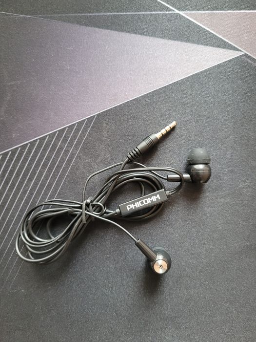 Комплекти оригінальних навушників