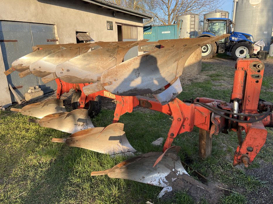 Pług 4 skibowy obrototy