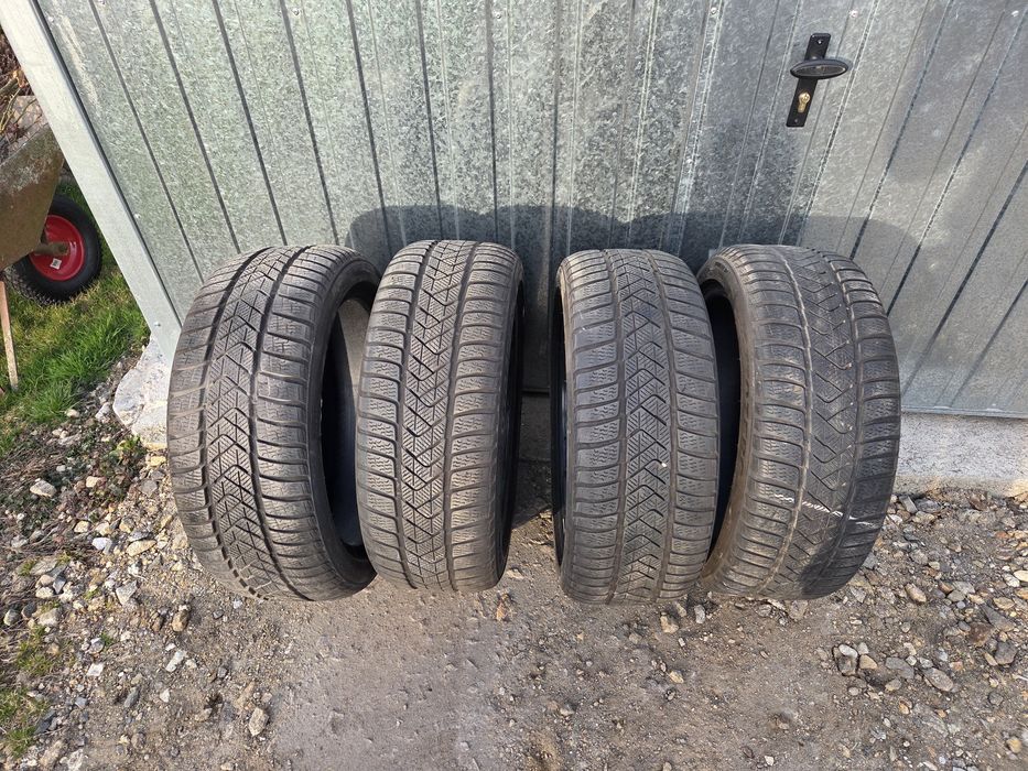 Opony Pirelli 225/45/18"