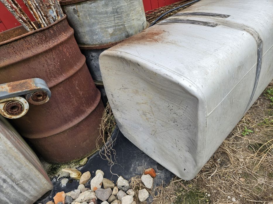 Zbiornik 750l z całym zestawem uchwytów z demontażu Daf XF 105