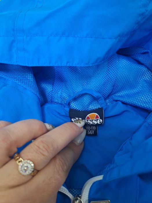 Продам анорак вітровку фірми ellesse