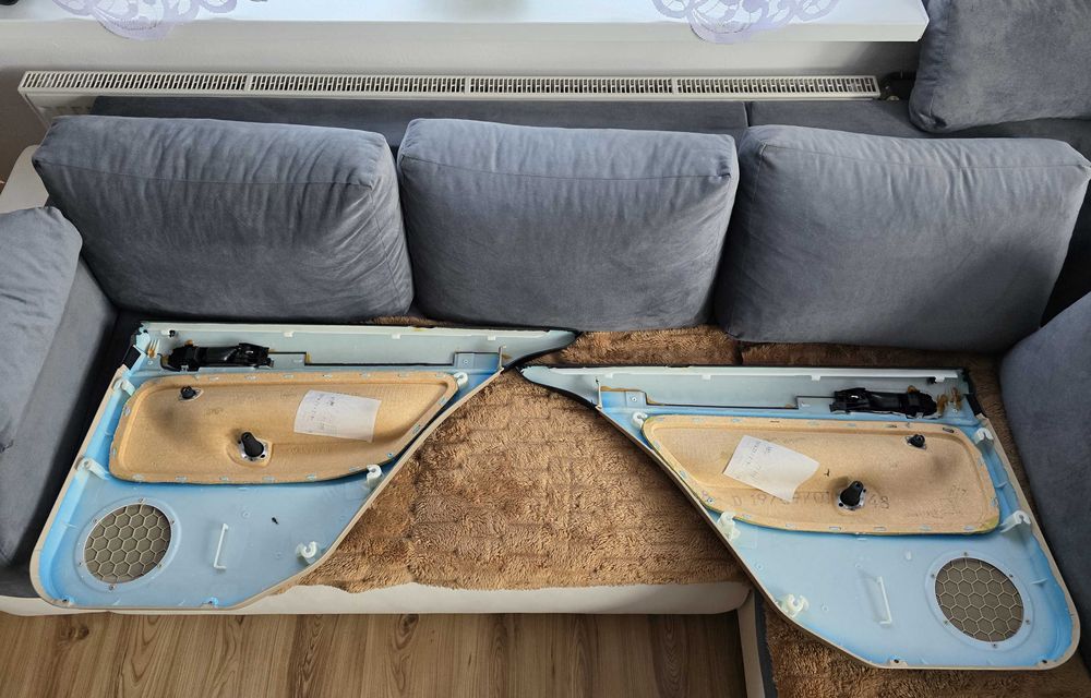 Tylne skórzane boczki drzwi do VW Bora sedan - jasne beżowe