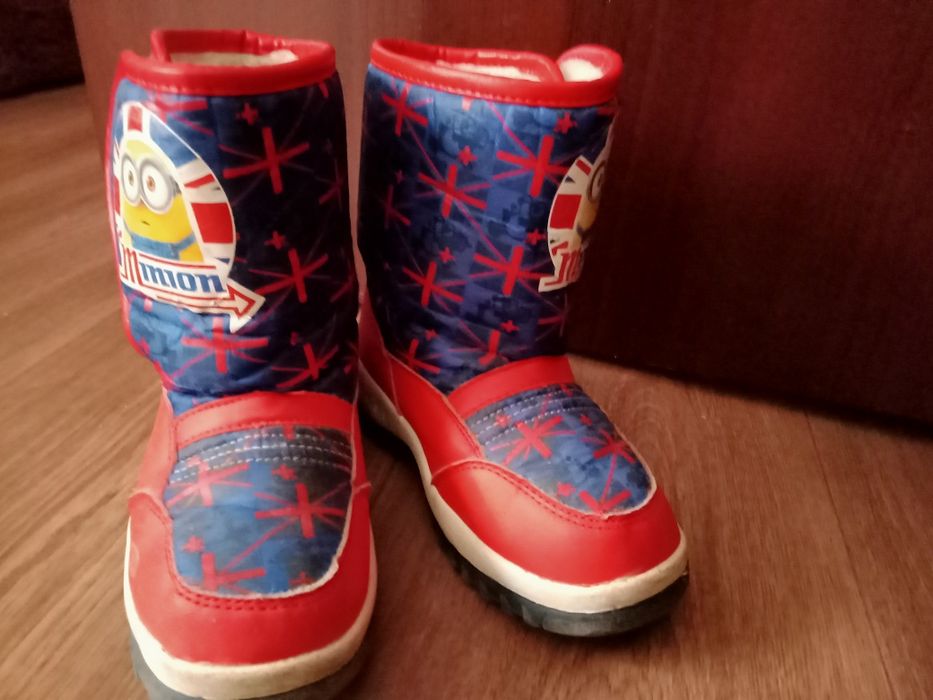 Дитячі зимові сапожки.