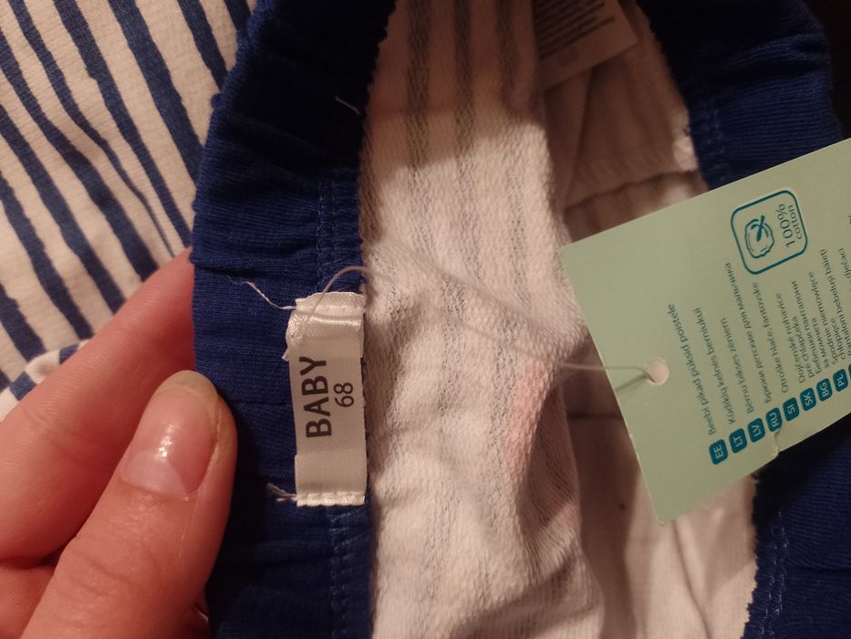 Dwa śliniaki i spodenki 68