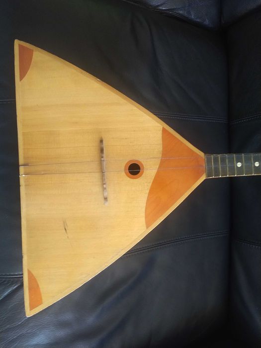 Antiga balalaica, balalaika tradiconal de 3 cordas. Produção artesanal