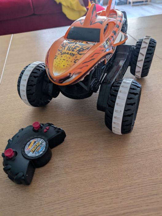 Samochód zdalnie sterowany Hot Wheels Tiger Shark duzy