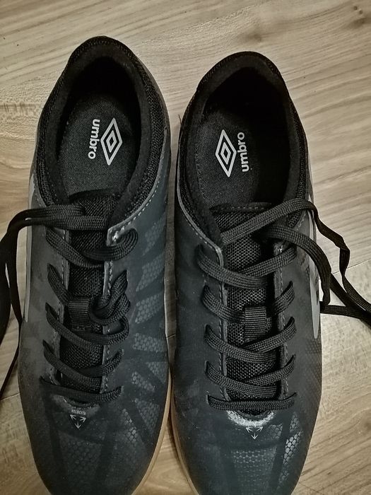 Umbro Velocita VI Club , buty halowe 38,5 Okazja