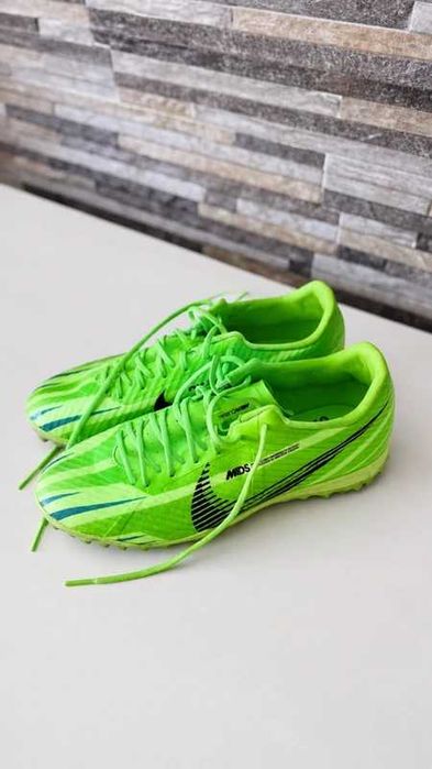 Nova - Chuteira NIKE CR7