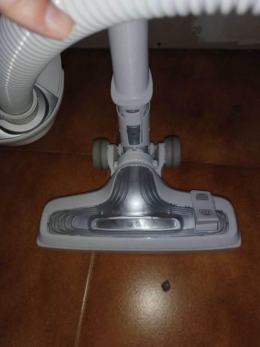 Aspirador Rowenta Sem Saco Trenó IX7767EA Sem Fios em bom estado