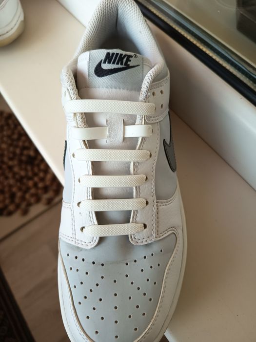 Жіночі  кросівки Nike Dunk Low у популярному біло-сірому кольорі