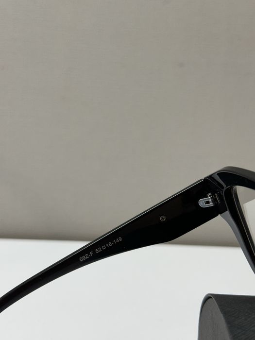 Окуляри від бренду Prada