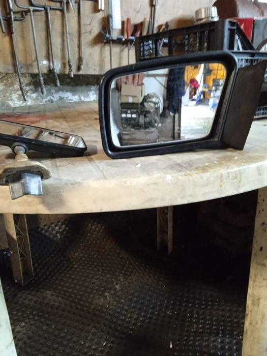 Субару леон переднє праве скло,