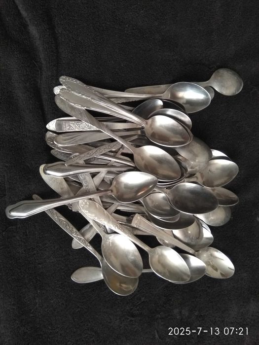 Вилки - 90 шт. Ложки - 50 шт. Чайн - 7 шт. Ножи - 6 шт - Б У -