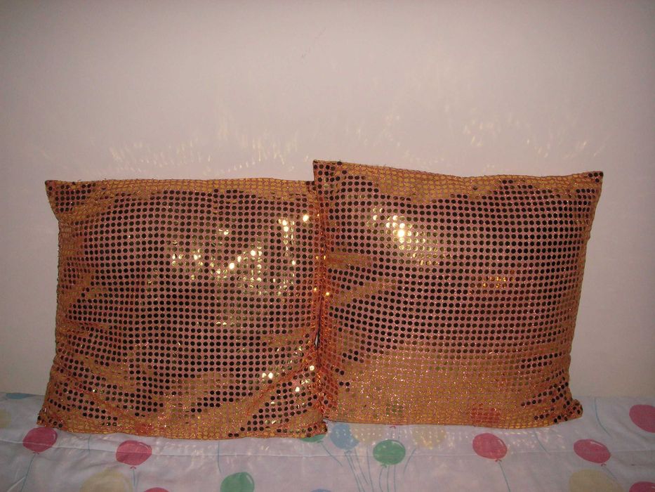 Almofada Dourada ( Cinco - Venda opcional à Unidade )