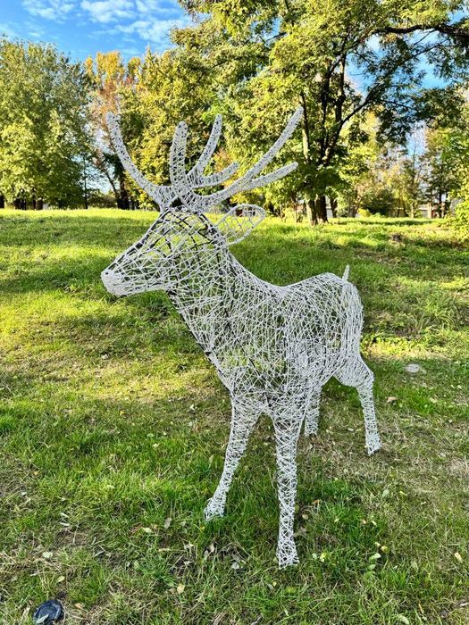 Вуличний новорічний олень