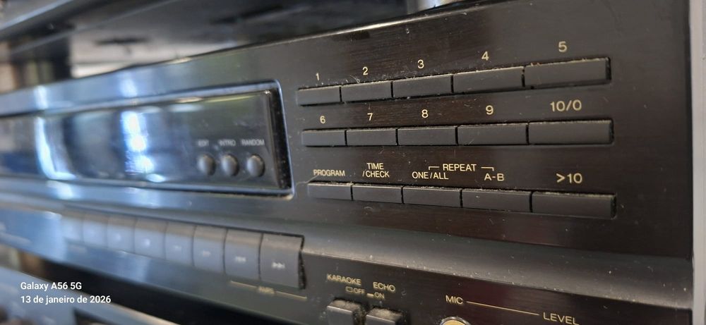 Toca CD sansui bem estimado