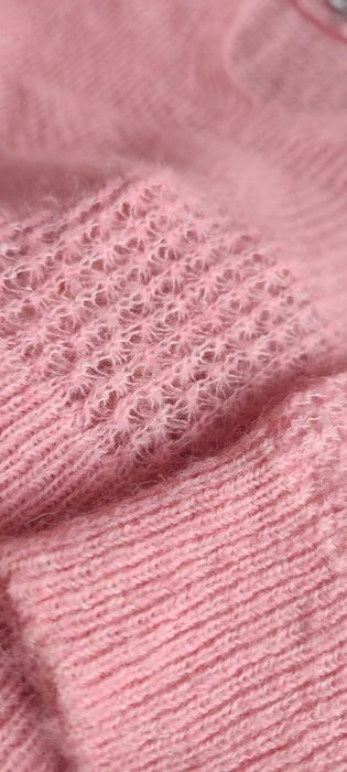 Lekki wiosenny ażurowy sweter