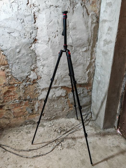 Statyw trojnóg smallrig T-10.