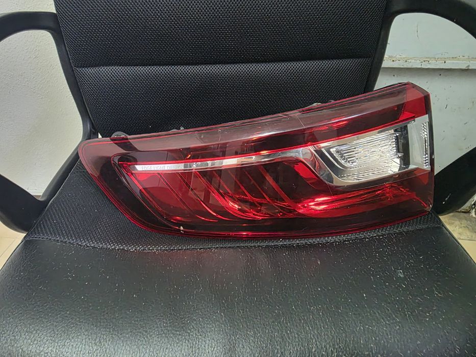 Farolim esquerdo Renault megane iv