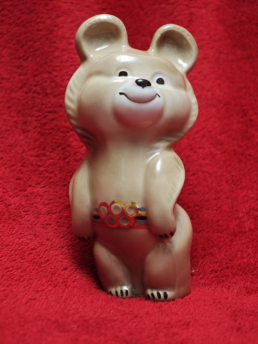 Фарфоровая статуэтка "Олимпийский мишка" ( пр-во СССР )