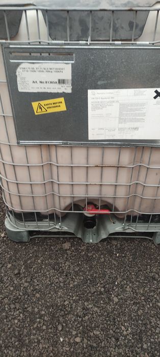 Zbiornik 1000 litrów na metalowej palecie