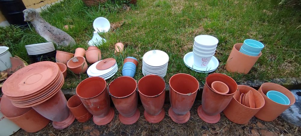 Vasos de barro e cerâmica