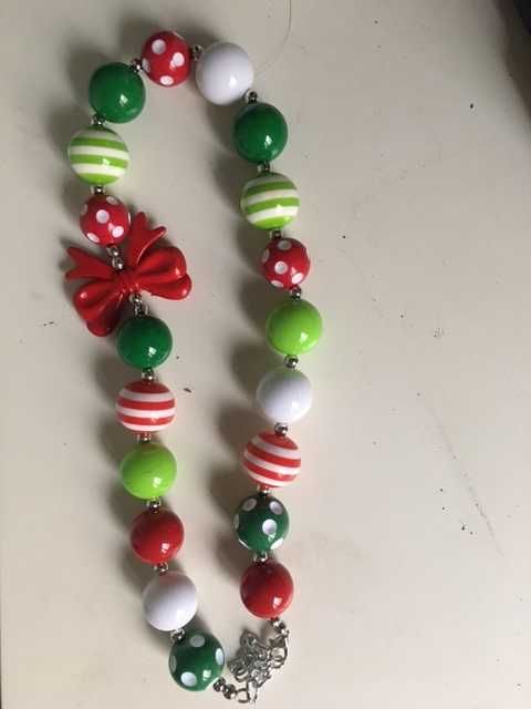 Colar verde e vermelho