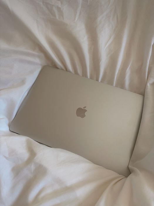 MacBook Pro Retina 15,4" (2019) – Core i9 / 16GB / 256GB