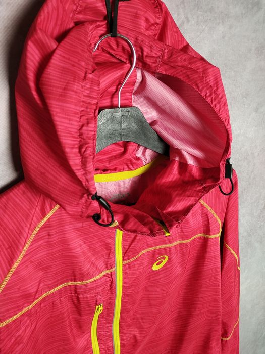 Asics жіноча вітровка розмір S,куртка для бігу