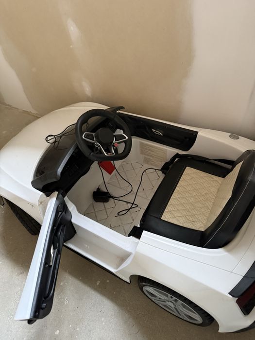 Samochod audi na akumulator