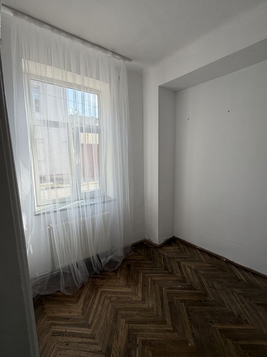 Продаж окремого будинку в центрі міста з можливістю добудови, 3 кімнати, горище, підвал, власний двір