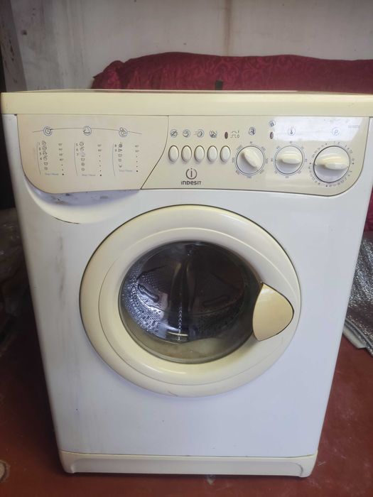 Пральна машина Indesit