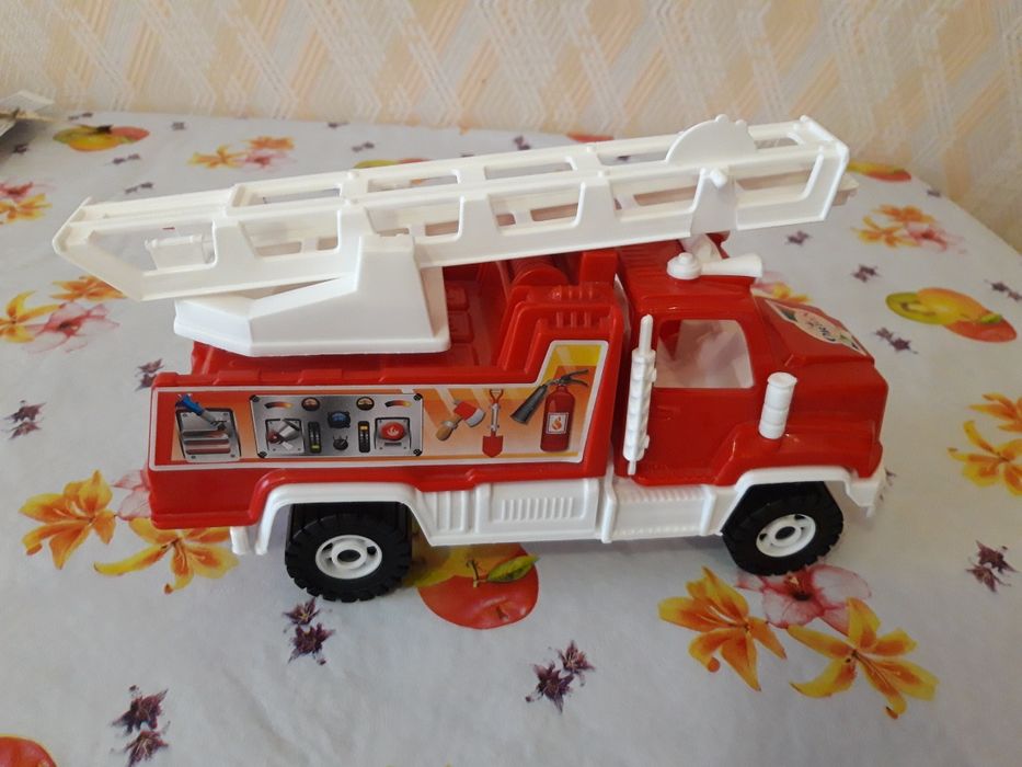 Машинка дитяча .