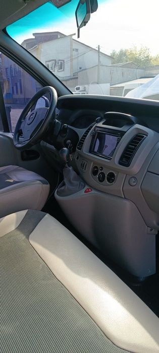 Мікроавтобус Opel Vivaro