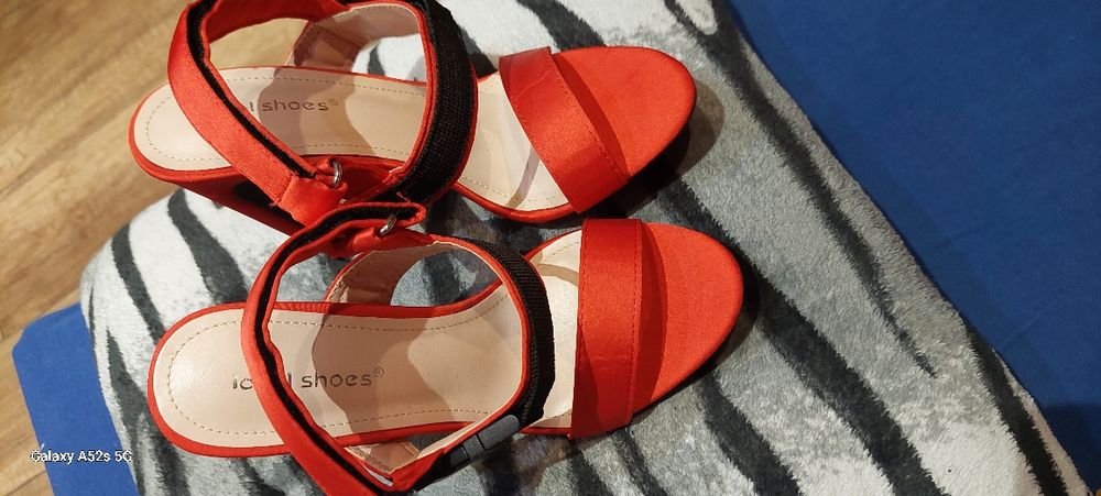 Ɓuty na obcasie  raz  zalozone Ideal Shoes