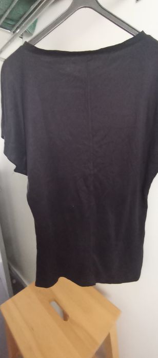 T-shirt elegante com detalhes tachss