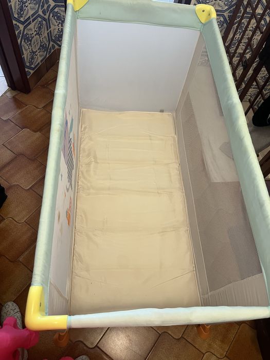 Cama de viagem safety pouco uso