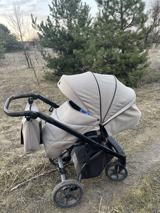 Продам коляску  Roan Bass Next  2 в 1 в отличном состоянии всё исправно.