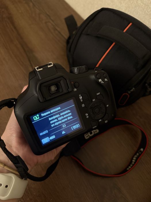дзеркальний  фотоапарат Canon eos 4000D