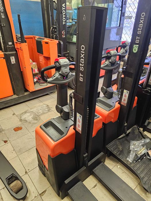 Paleciak elektryczny wózek widłowy lekki Toyota HWE100 rok 2019 UDT