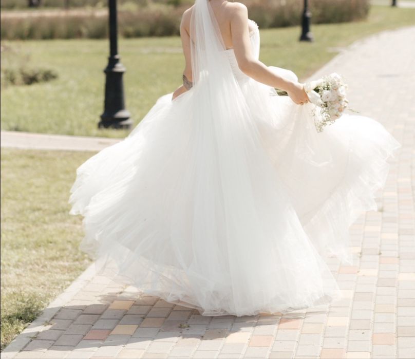 Продам весільну сукню