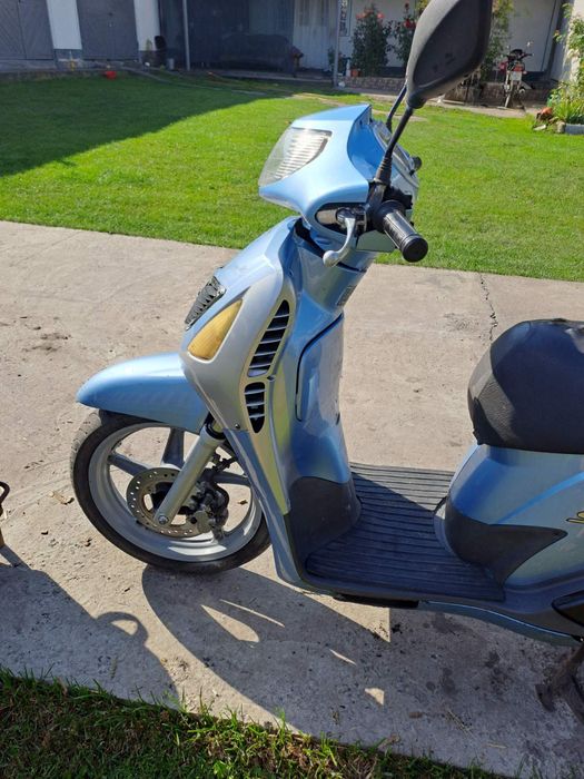 Продам скутер хонда сш 150