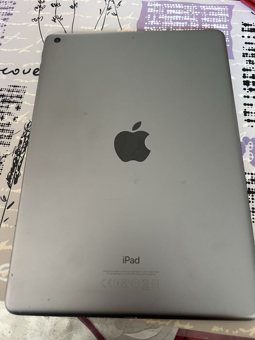 Продам айпад  5 поколения