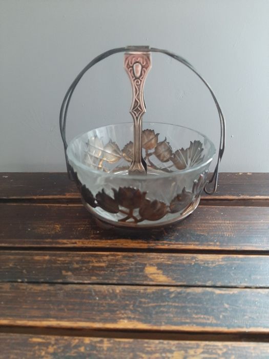 Pięknie zdobiona cukiernica hefra z posrebrzanymi szczypcami