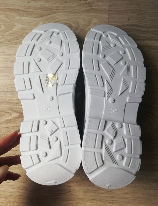 Trampki tenisówki  sneakersy białe beżowe 37 nowe