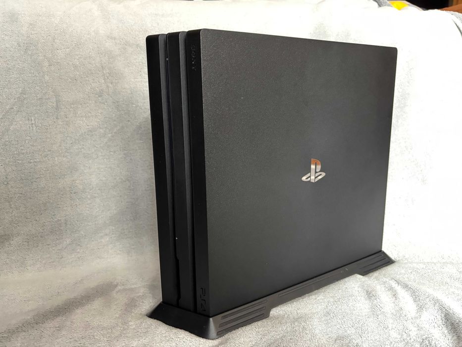 Playstation 4 Pro SSD 1TB + 2 pady