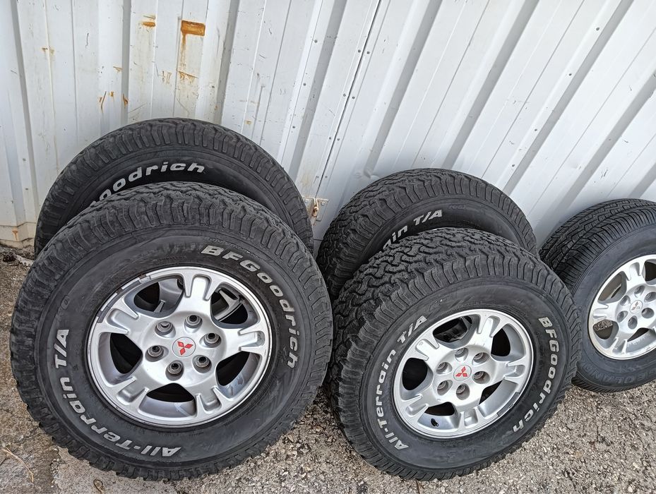 Jantes Pajero com pneus Bf AT  265/75 16