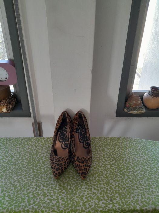Vendo Sapatos de Senhora muito bonitos como novos